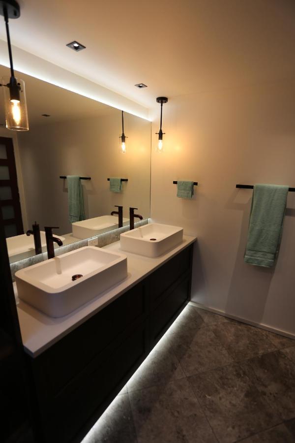 イエローナイフ 好丘。Hacho House Bed & Breakfast エクステリア 写真